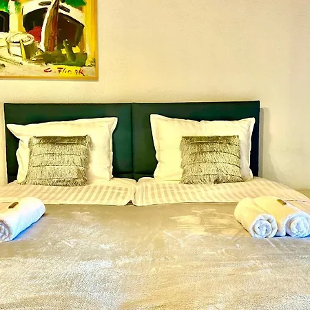 Apartman A1 Sea Downtown & Protected Parking *