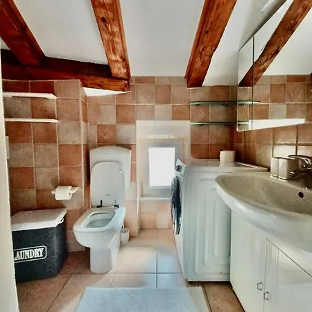A1 Sea Downtown & Protected Parking Apartment